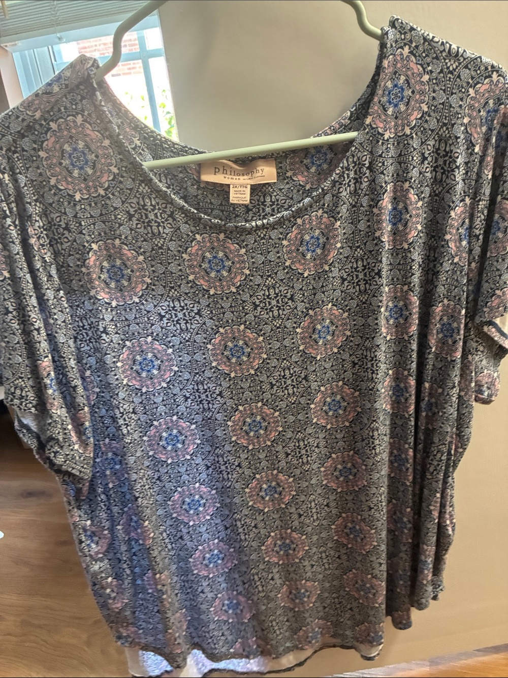 Philosophy Floral Medallion Print Short Sleeve Top in Blue and Pink